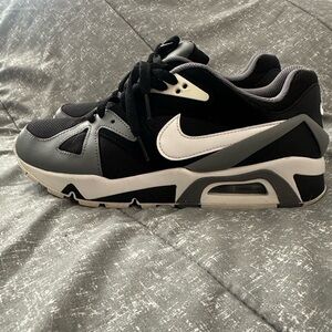 Air Structure Triax 91 'Black Smoke Grey'